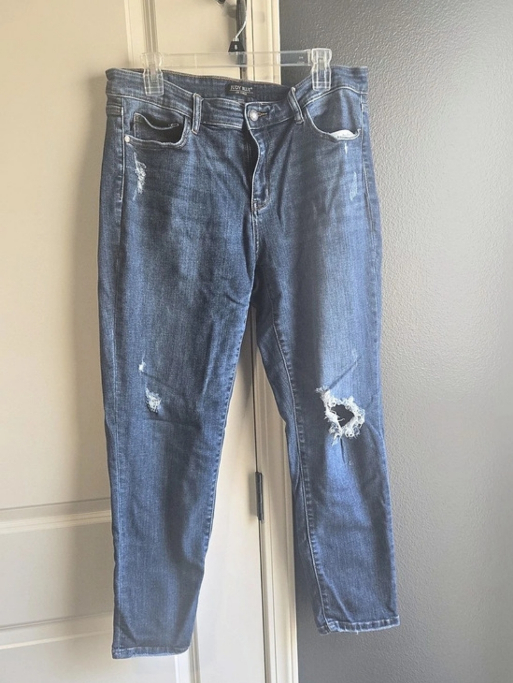 Judy Blue distressed skinny jeans in Blue Waist 31